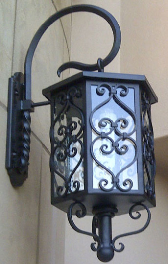 Colonial Wall Mount